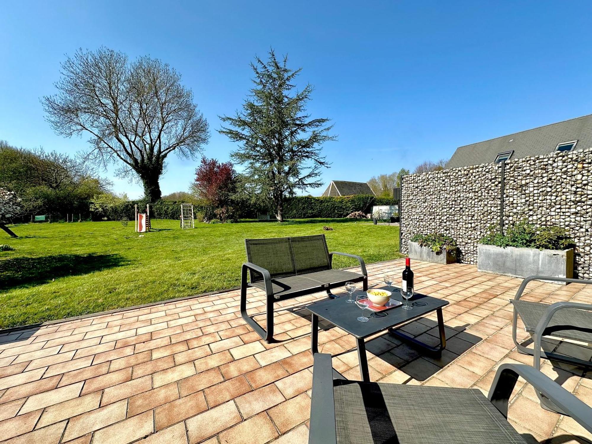 Le Gite D'En Bas Quesnoy-le-Montant Exterior photo